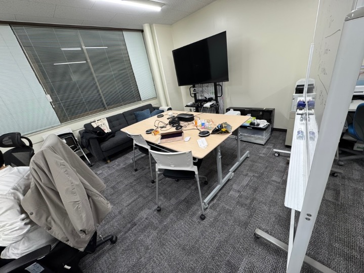 Room 218 - Meeting Space / 218号室 - ミーティングスペース